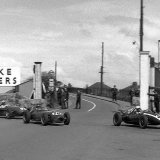 RH 113 - 2 Aston Martin - Roy Salvadori, 28 Lotus16 - Graham Hill, 52 Cooper - Peter Ashdown