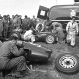 RB 809 - BRMs looking on Peter Berthon and Rudd