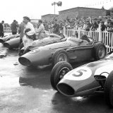 RF 424 - Paddock - 5 Maserati - G Scarlatti, 15 Lotus-Climax - D Piper
