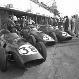 RH 80 - Three Ferraris in the Pit