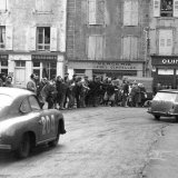 RG 64 - 204 Porsche chasing 208 Pat Moss, Annie Wisdom  -  Austin A40