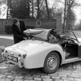 RE 335 - TR3 clipping on hood